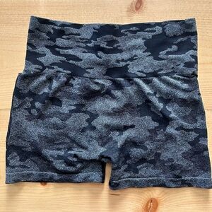 camo butt scrunch gym shorts large